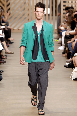 Louis Vuitton / - 2011